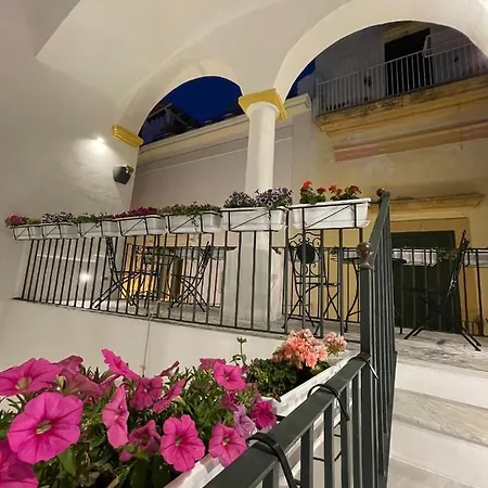 Πανσιόν Donna Grazia Relais 4*